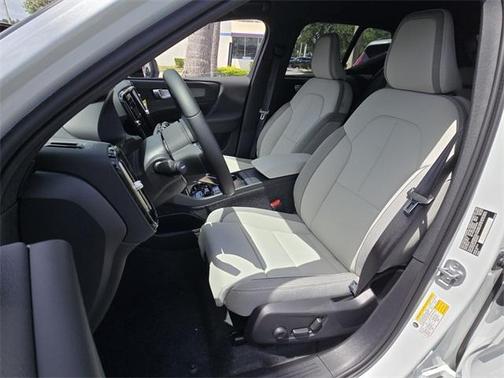 2025 Volvo EX40 Twin Motor Core