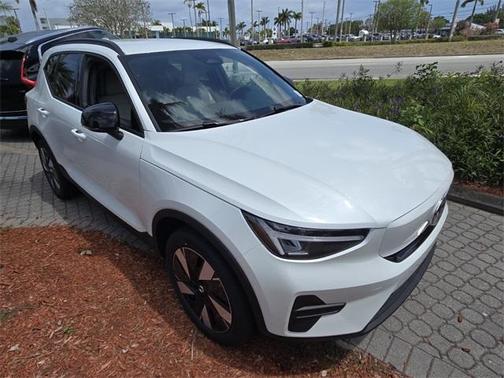 2025 Volvo EX40 Twin Motor Core
