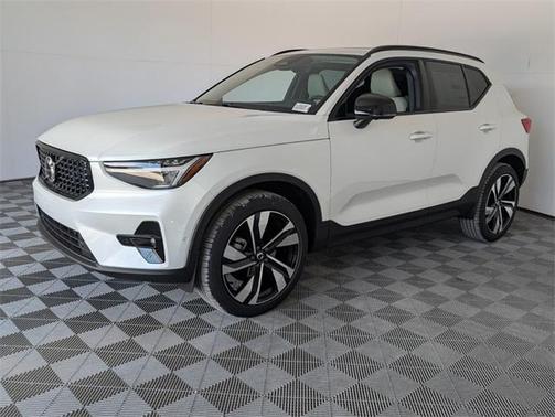 2026 Volvo XC40 B4 Plus