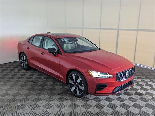 2024 Volvo S60 Recharge Plug-In Hybrid T8 Core Dark Theme