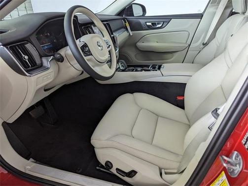 2024 Volvo S60 Recharge Plug-In Hybrid T8 Core Dark Theme
