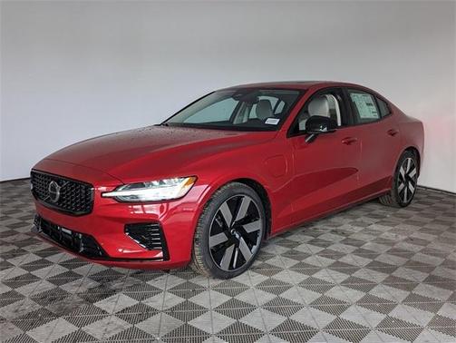 2024 Volvo S60 Recharge Plug-In Hybrid T8 Core Dark Theme