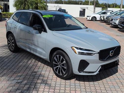 2024 Volvo XC60 B5 Plus Dark Theme