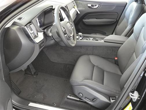 2025 Volvo XC60 Plug-In Hybrid T8 Plus