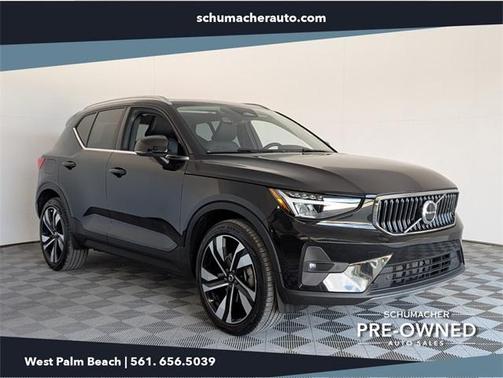 2023 Volvo XC40 B5 Plus Bright Theme
