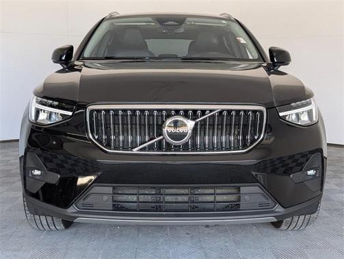 2023 Volvo XC40 B5 Plus Bright Theme