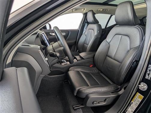 2023 Volvo XC40 B5 Plus Bright Theme