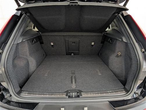 2023 Volvo XC40 B5 Plus Bright Theme