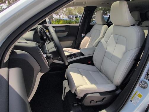 2026 Volvo XC40 B5 Plus