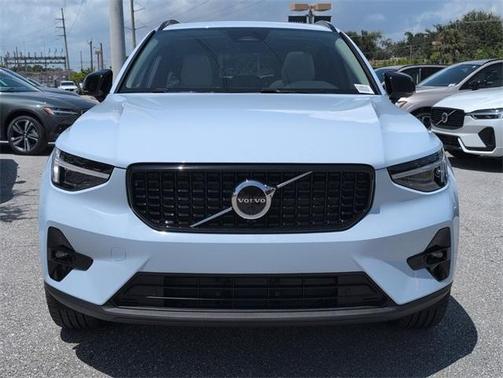 2026 Volvo XC40 B5 Plus