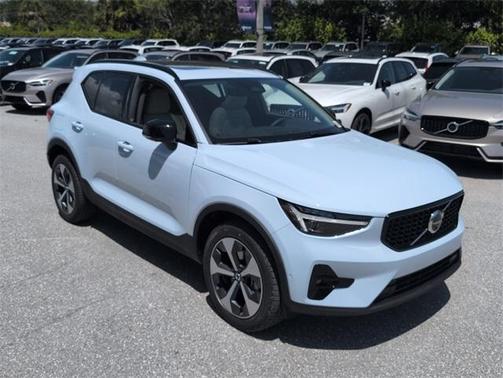 2026 Volvo XC40 B5 Plus