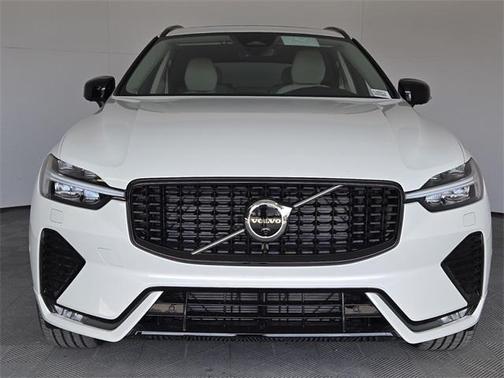 2025 Volvo XC60 B5 Ultra