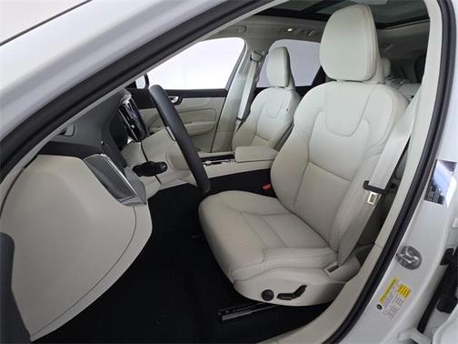 2025 Volvo XC60 B5 Ultra