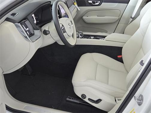 2025 Volvo XC60 B5 Ultra