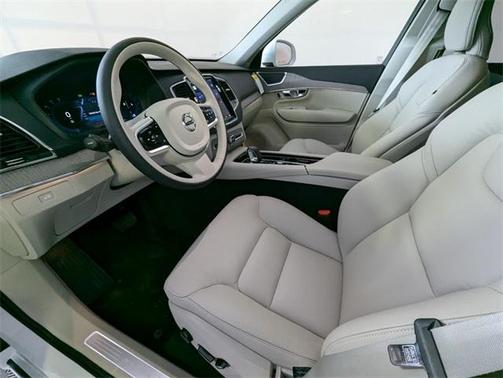 2025 Volvo XC90 B6 Plus 6-Seater