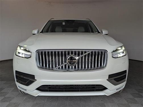 2025 Volvo XC90 B6 Plus 6-Seater