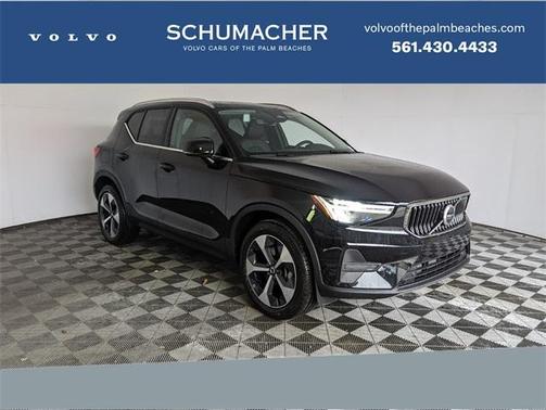 2025 Volvo XC40 B5 Core Bright Theme