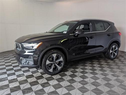 2025 Volvo XC40 B5 Core Bright Theme