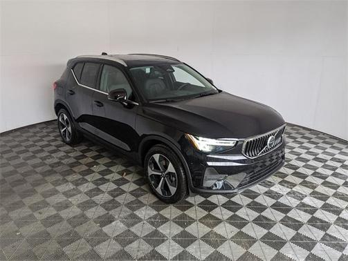 2025 Volvo XC40 B5 Core Bright Theme