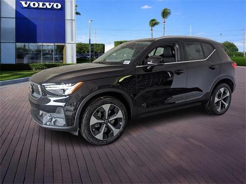 2025 Volvo XC40 B5 Core Bright Theme