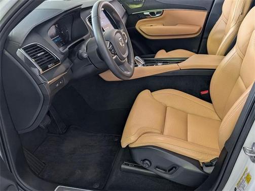 2023 Volvo XC90 Recharge Plug-In Hybrid T8 Ultimate Dark Theme 7-Seater