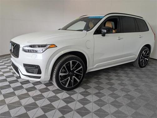2023 Volvo XC90 Recharge Plug-In Hybrid T8 Ultimate Dark Theme 7-Seater