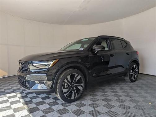 2026 Volvo XC40 B5 Plus