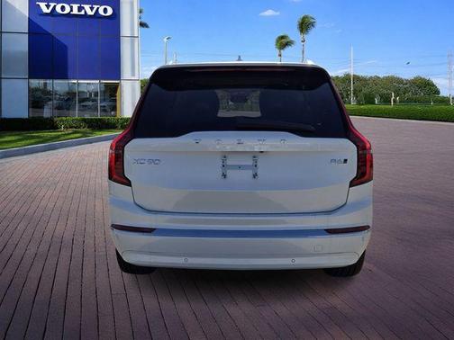 Crystal White Pearl 2026 Volvo XC90 B6 Ultra 7-Seater