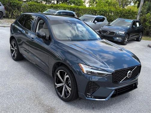 2023 Volvo XC60 B5 Ultimate Dark Theme