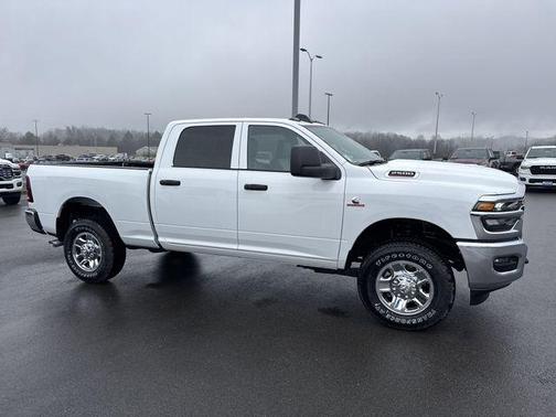 2025 RAM 2500 Tradesman Crew Cab 4x4 6'4' Box