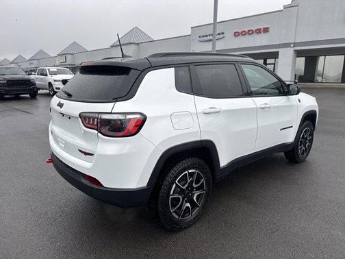 2025 Jeep Compass Trailhawk