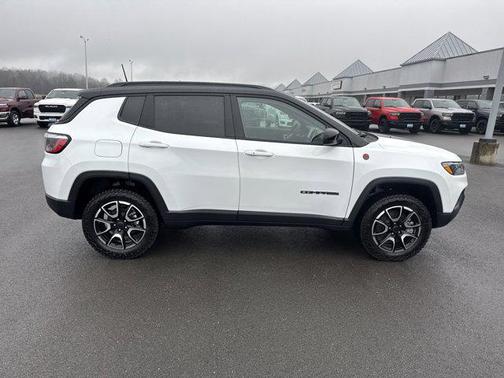 2025 Jeep Compass Trailhawk