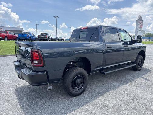 2025 RAM 2500 Tradesman Crew Cab 4x4 6'4' Box