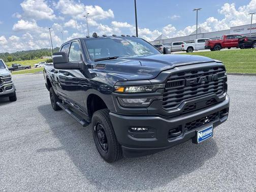 2025 RAM 2500 Tradesman Crew Cab 4x4 6'4' Box