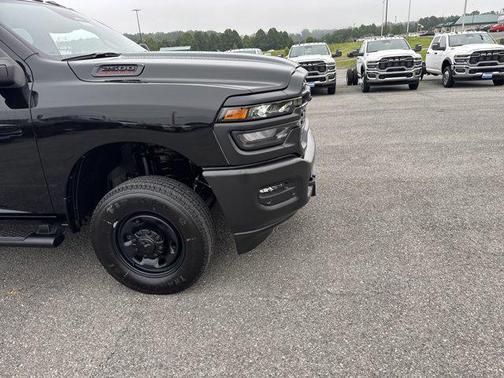 2025 RAM 2500 Tradesman Crew Cab 4x4 6'4' Box