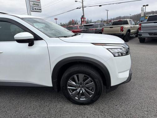 2025 Nissan Pathfinder SV 4WD