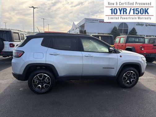 Silver Zynith Metallic Clearcoat 2025 Jeep Compass Trailhawk