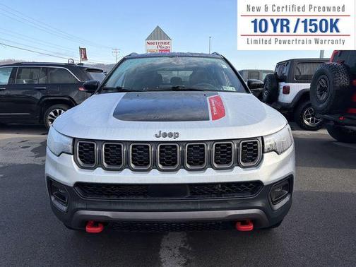 Silver Zynith Metallic Clearcoat 2025 Jeep Compass Trailhawk