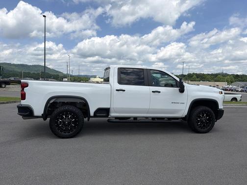 Summit White 2025 Chevrolet Silverado 2500 Custom