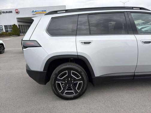Silver Zynith Clearcoat 2026 Jeep Cherokee Limited