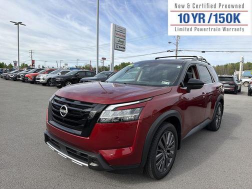Scarlet Ember Tintcoat/Super Black 2024 Nissan Pathfinder SL 4WD