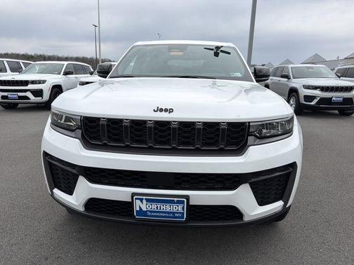 Bright White Clearcoat 2026 Jeep Grand Cherokee Altitude