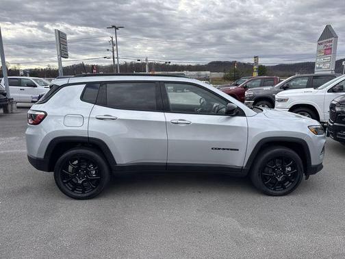 Silver Zynith Metallic Clearcoat 2026 Jeep Compass Latitude