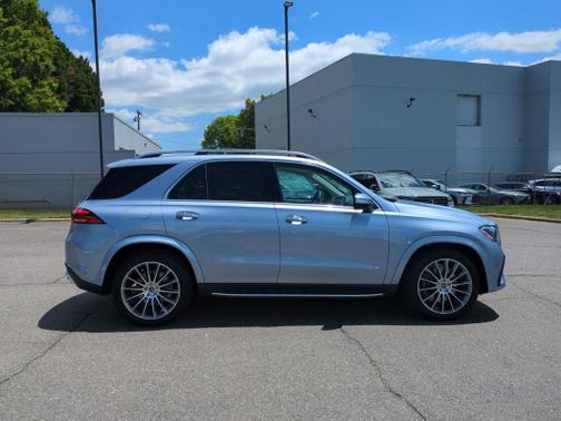 MANUFAKTUR Signature Cote d'Azur Light Blue Metallic 2025 Mercedes-Benz GLE 450e