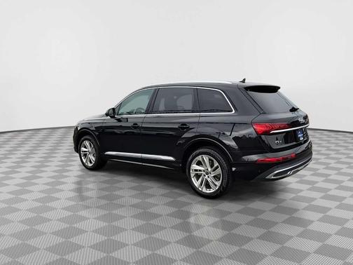 2024 Audi Q7 55 Premium Plus