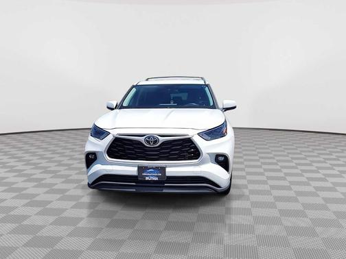 2022 Toyota Highlander LE