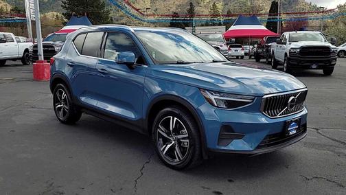 2024 Volvo XC40 CORE THEME