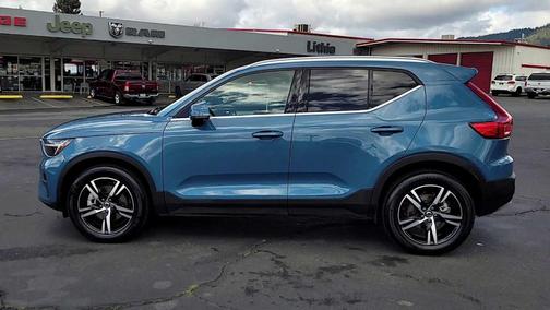 2024 Volvo XC40 CORE THEME