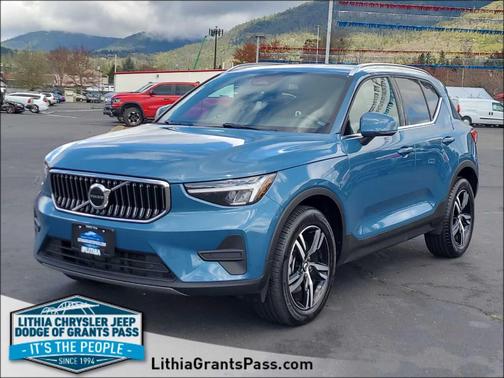 2024 Volvo XC40 CORE THEME