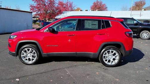 2024 Jeep Compass Latitude Lux
